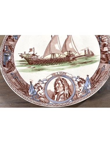 Plate / Decorative plate - with hanging holes - U&C Faïenceries de Sarreguemines (Utzschneider & Cie.) - décor MARINE