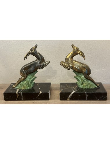 Bookends - 2 pieces - executed in a black marble base with deer/ree in spelt 