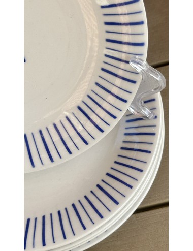 Ontbijtbord / Dessertbord - Boch - décor RIVIERA uitgevoerd in blauw - vorm MIAMI