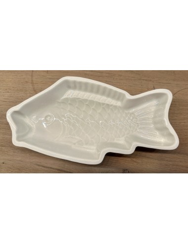 Pudding mold - in the shape of a fish - VEB Germany (Colditz)