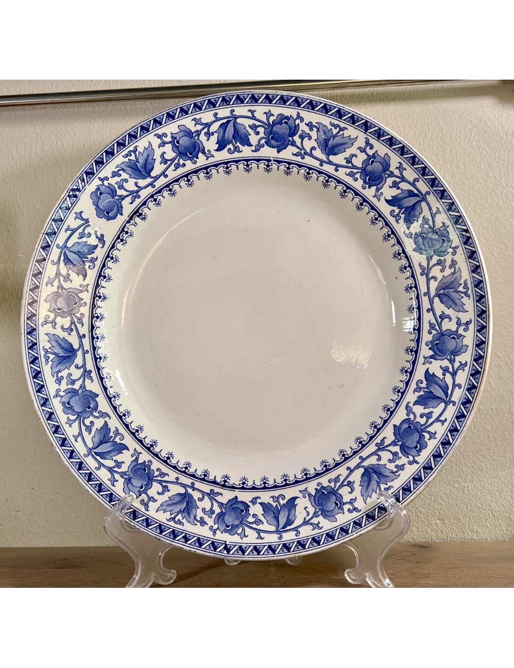 Plate - large round model - Sarreguémines - décor SYRA executed in blue