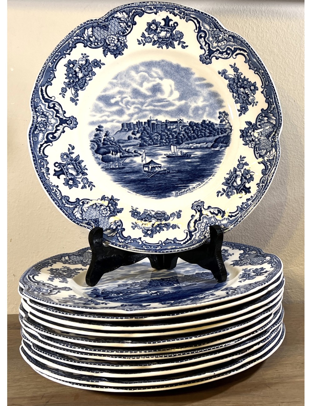 Dinner plate - Johnson Bros England - décor OLD BRITAIN CASTLES executed in blue