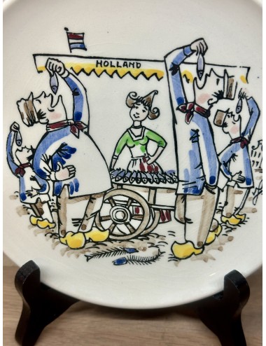 Decorative plate / Plate - Gouda-Holland Goedewaagen - décor of a herring stand