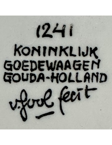 Sierbord / Bord - Gouda-Holland Goedewaagen - décor van een haringkraam met haringetende mensen
