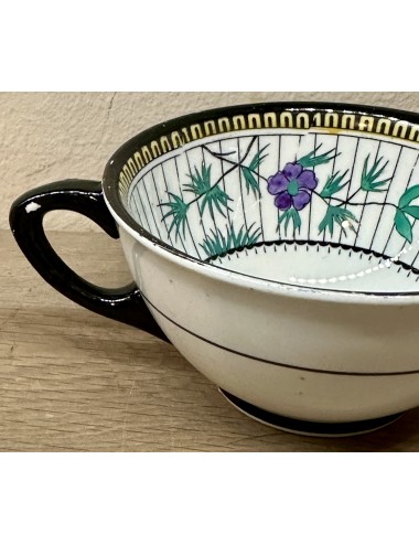 Cup without saucer - unmarked (probably Societe Ceramique Maestricht) - décor in black/green/red