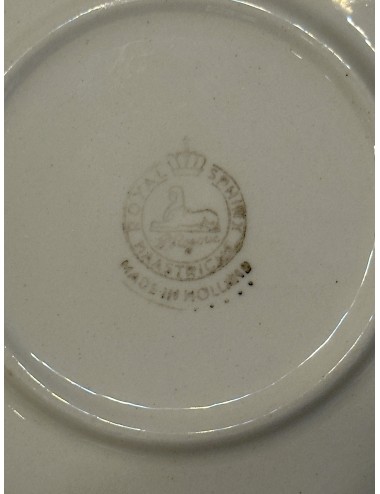 Saucer - Royal Sphinx - version with an ochre yellow rim about 1 cm. wide