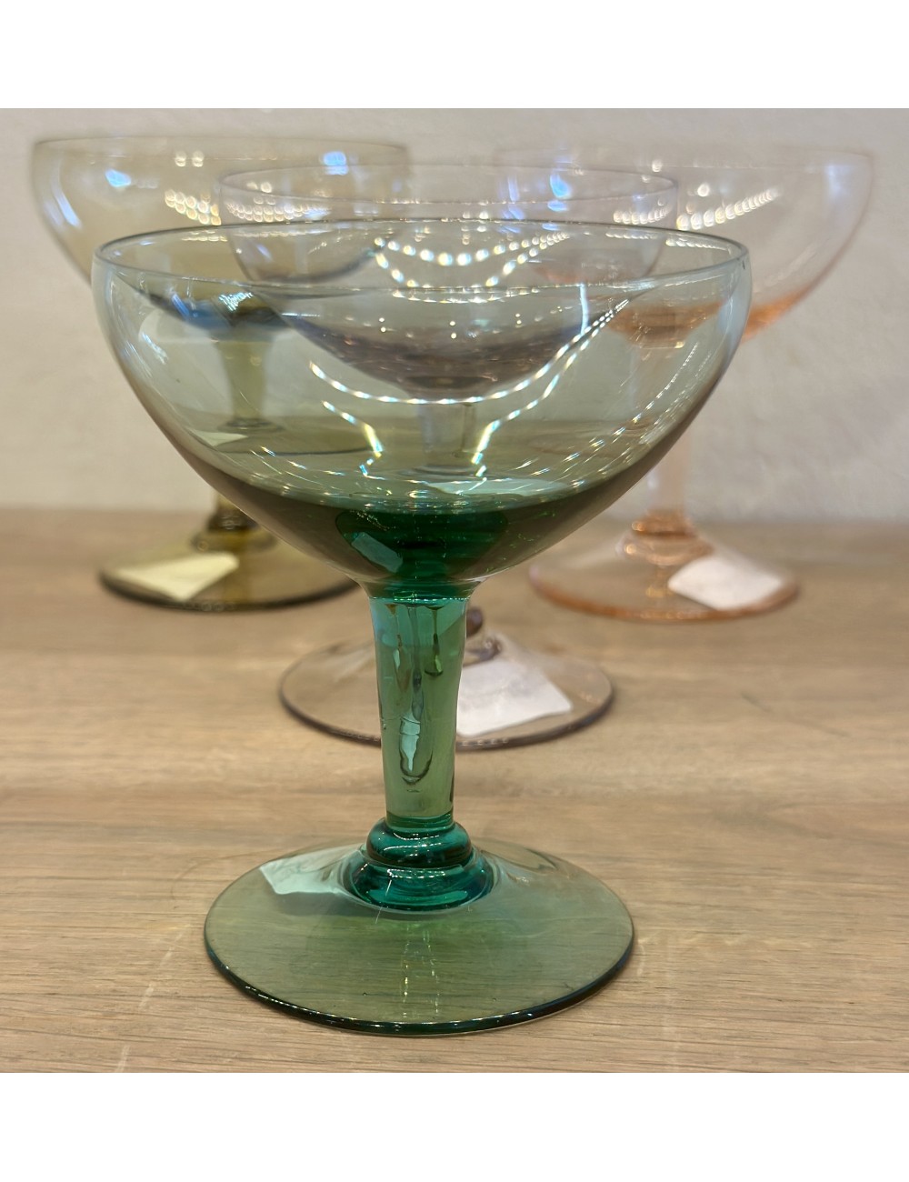 Likeurglas - ongemerkt - uitgevoerd in groen gekleurd glas
