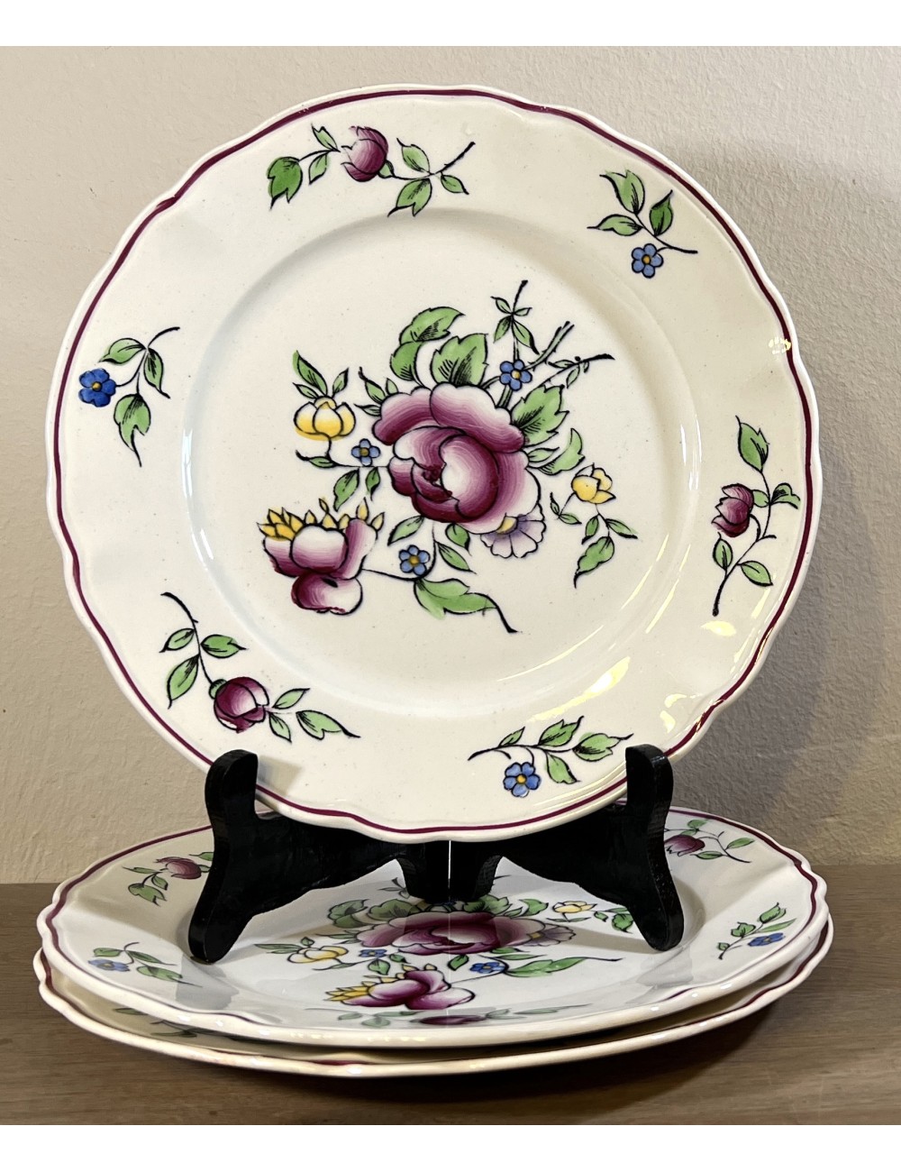 Breakfast plate / Dessert plate - Boch - décor of a pink rose with with blue and yellow flowers