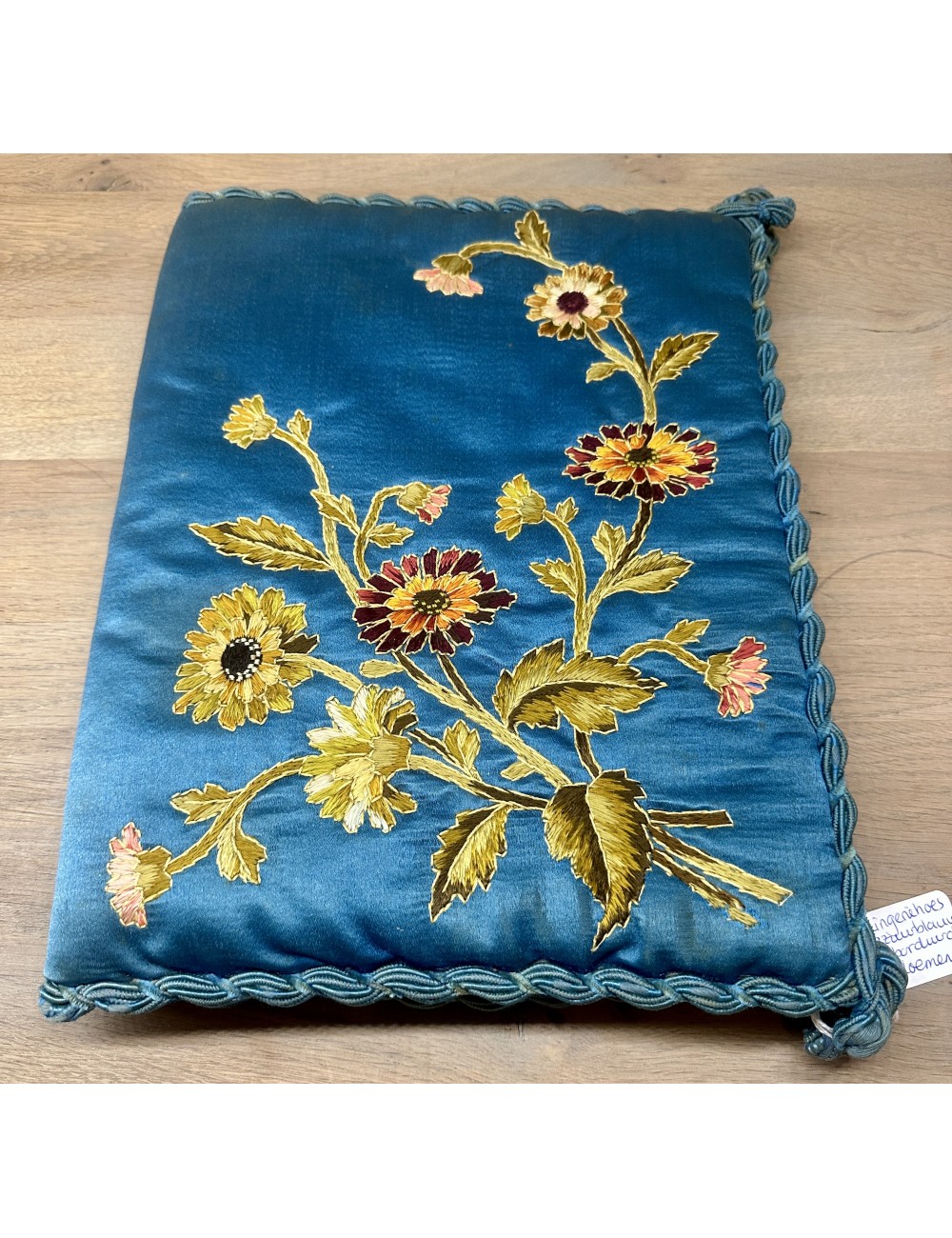 Lingeriehoes / Zakdoekenhoes - diep azuurblauwe zijde met geborduurde bloemen