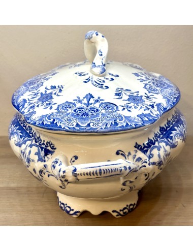 Cover dish / Tureen - large model - B.F.K. (Boch Frères) - décor DORDRECHT executed in blue