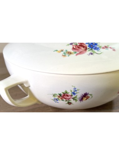 Tureen / Vegetable tureen - unmarked but Petrus Regout - décor with a pink rose and scattering flowers