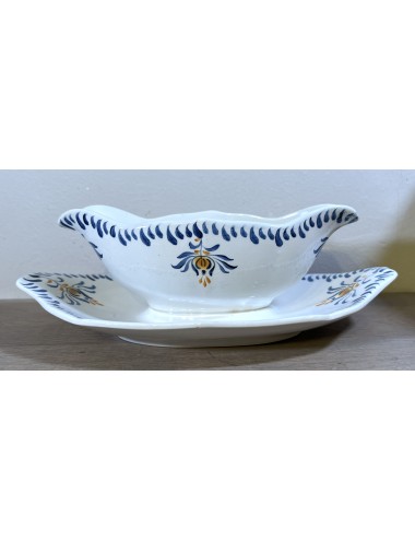 Gravy boat / Sauce boat - fixed bottom dish - Sarreguemines - décor 3050A with processing in blue and orange