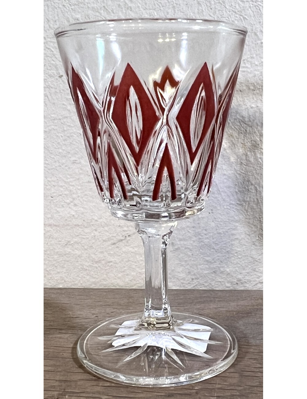 Glass / Liqueur glass on foot - VMC Reims (Verreries Mècaniques Champenoises) - Harlequin in red