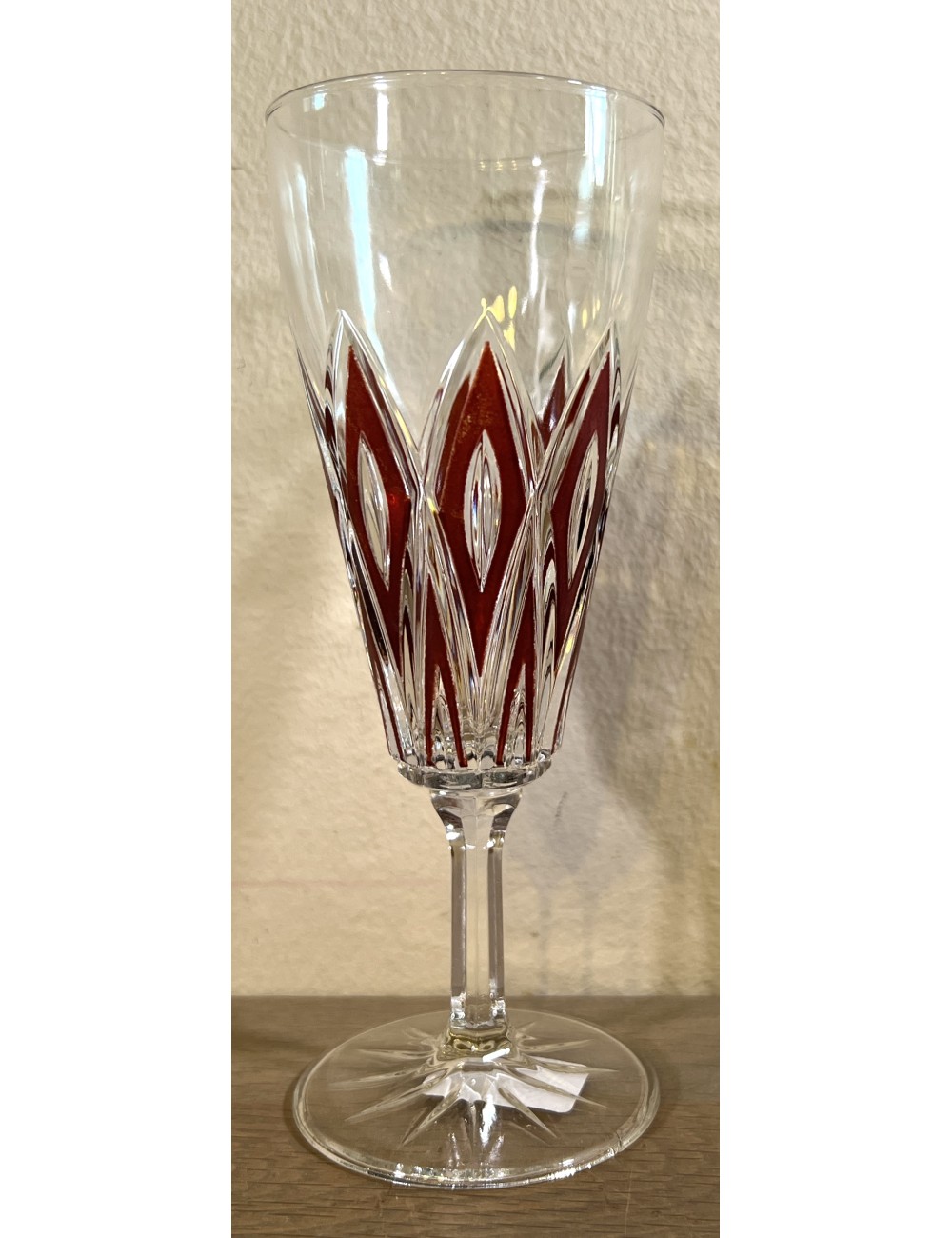 Glas / Champagneglas op voet - VMC Reims (Verreries Mècaniques Champenoises) - Harlequin in rood