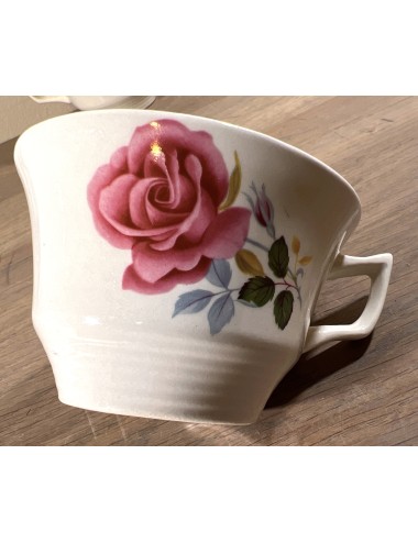 Kopje - zonder schotel - Boch - vorm ANGLAISE (?) met décor van een roze roos