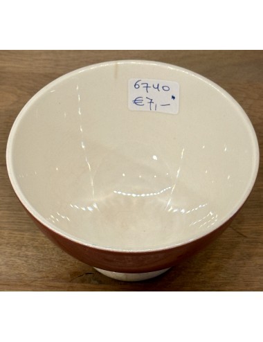 Bowl - Boch - décor with a wide dark red rim and a narrower off-white rim