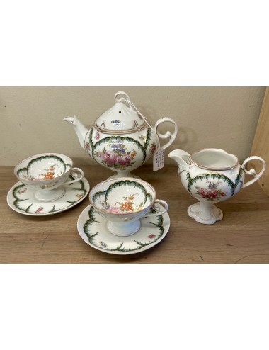 Set, 4-delig, in porselein van een koffie- of theepotje op voet, melkkan en 2 kop- en schotels 