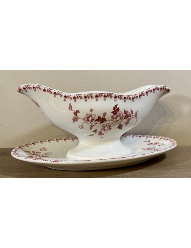 Gravy boat / Sauce bowl - Societe Ceramique Maestricht - décor TOULOUSE executed in red