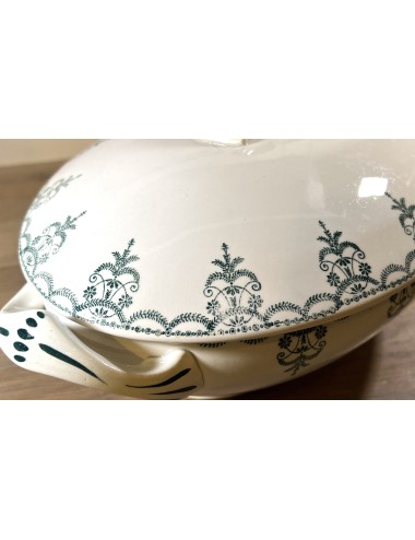 Tureen / Soup tureen - Moulin des Loups Terre de Fer - décor with garlands executed in green color
