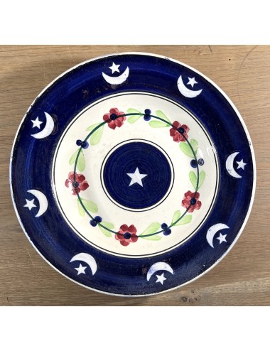 Deep plate / Soup plate / Pasta plate - Nimy - décor in red and green with a white star in the center