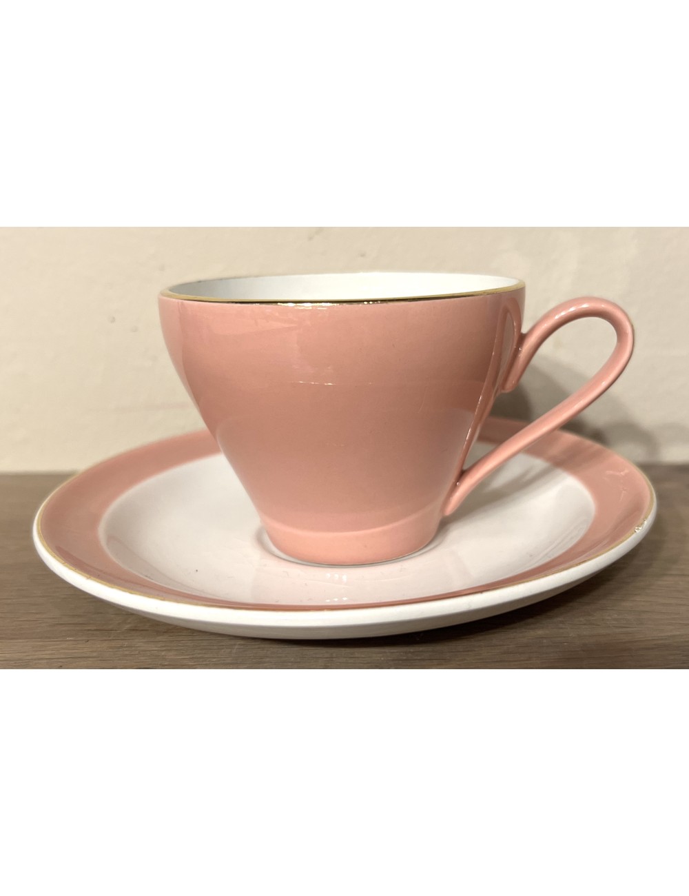 Cup and saucer - Societe Ceramique Maestricht - executed in pastel pink color
