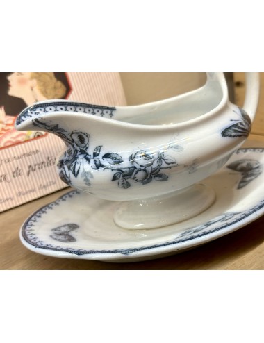Gravy boat / Sauce boat - Petrus Regout - décor MALAGA executed in flowing blue