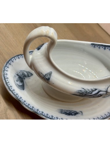 Gravy boat / Sauce boat - Petrus Regout - décor MALAGA executed in flowing blue