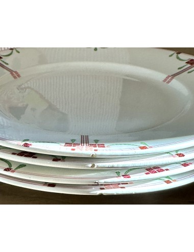 Breakfast plate / Dessert plate - Societe Ceramique Maestricht - décor 878 executed in red, pink and green