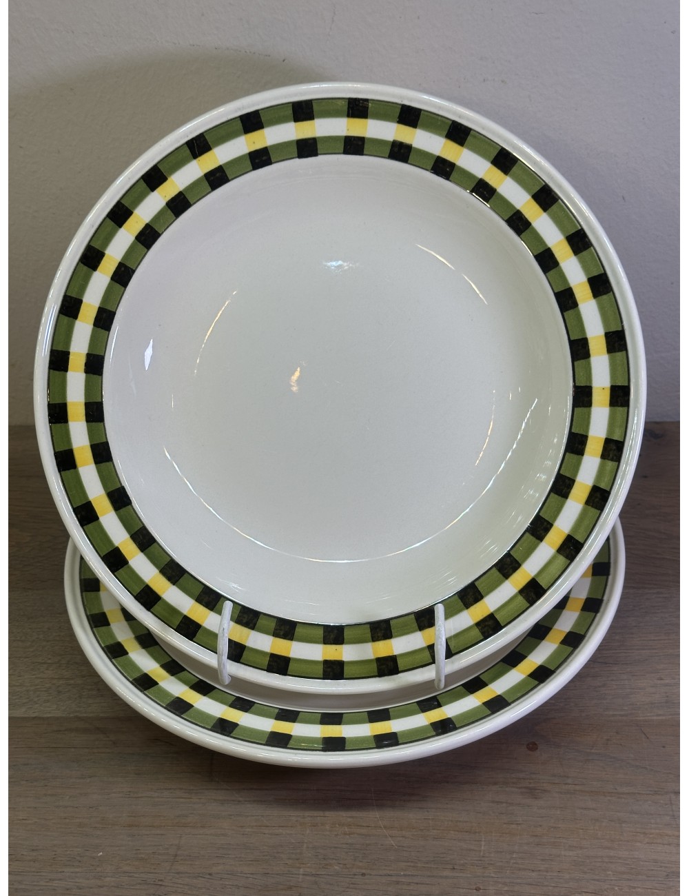 Deep plate / Soup plate / Pasta plate - Villeroy & Boch - décor GLASGOW executed in green/yellow/black