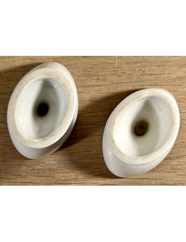 Eye bath / Eye glass - white porcelain model - unmarked - bottom foot is open
