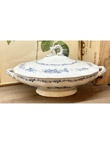 Tureen / Cover dish - oval model - Petrus Regout - model MAASTRICHT - décor COQUELICOT in blue