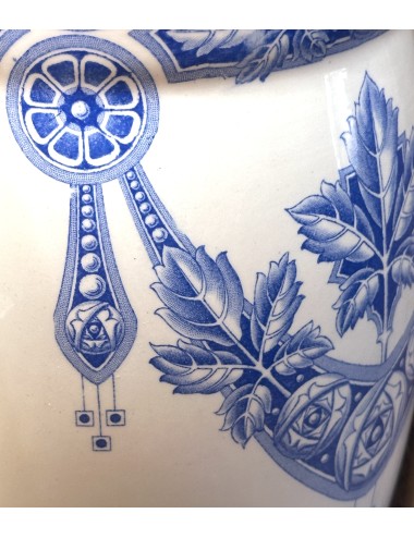 Lampetkan / Waterkan - Boch - décor EVA uitgevoerd in blauw met Art Nouveau tekening