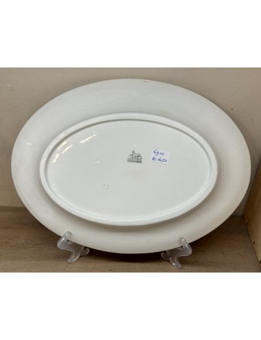 Plate - flat, oval, larger model - Petrus Regout - décor 878 uigevoerd in red, pink and green with red / brown fillet border
