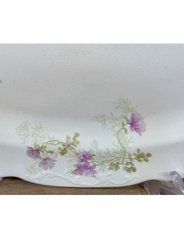 Schaal / Bord - plat, ovaal, groter model - Petrus Regout - model WILHELMINA - décor 272 met lila bloemetjes