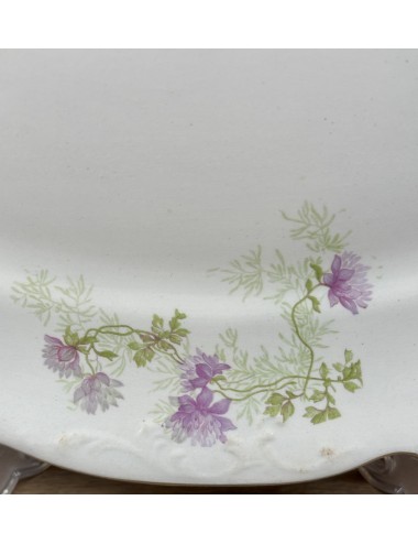 Schaal / Bord - plat, ovaal, groot model - Petrus Regout - model WILHELMINA - décor 272 met lila bloemetjes