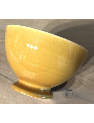 Bowl - unmarked but Boch (blind mark O) - executed in light brown color