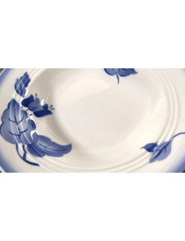 Diep bord / Soepbord / Pastabord - Elsterwerda - uitgevoerd in spritzdecor met blauwe klokjesbloemen