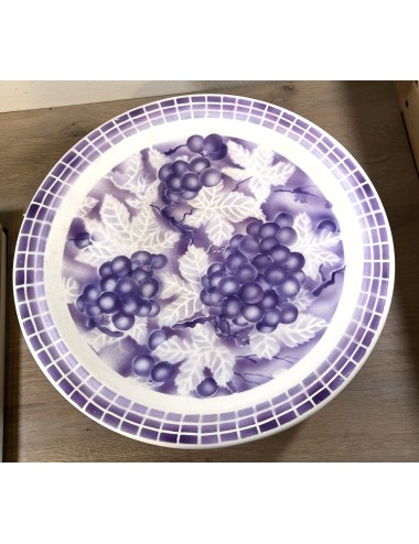 Taartschaal / Taartplateau - op hoge voet - Nimy - uitgevoerd in een paars/lila décor van druiven