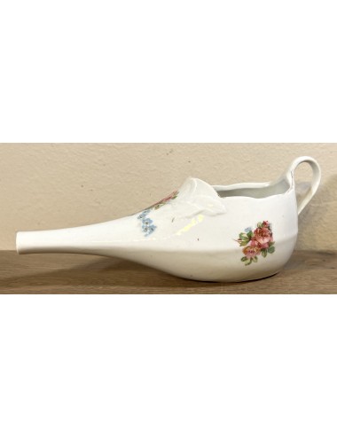 Ziekenschuit / Drinkschuit - ongemerkt - wit porseleinen model met décor van gekleurde rozen en vergeet-mij-nietjes