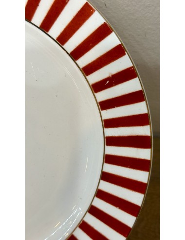 Breakfast plate / Dessert plate - Nimy - executed with a stripe décor in red and gold filet edging