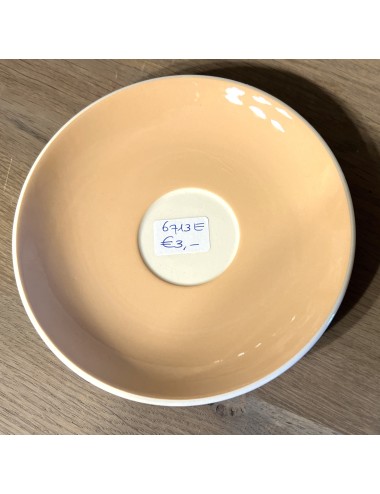 Underdish / Saucer - Villeroy & Boch - executed in yellow pastel color