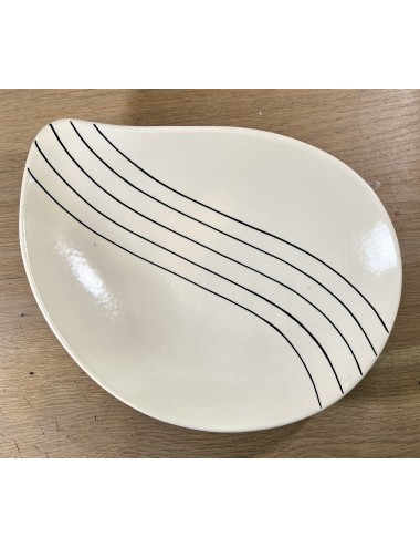 Fruit bowl / Tear dish - unmarked but Petrus Regout - by design Wim Visser - handpainted, numbered 125.ZA
