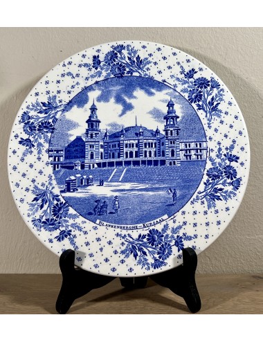 Plate / Decorative plate - Boch - border: PAQUERETTE et paysages touristiques in blue - image of BLANKENBERGHE-KURSAAL