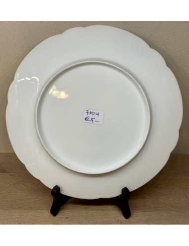 Dinner plate - porcelain - unmarked - décor of flowers and butterfly with scalloped edge