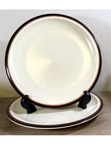 Dinner plate / Dinner plate - Boch - décor SIERRA (stoneware?) executed in cream with a brown border - shape MENUET