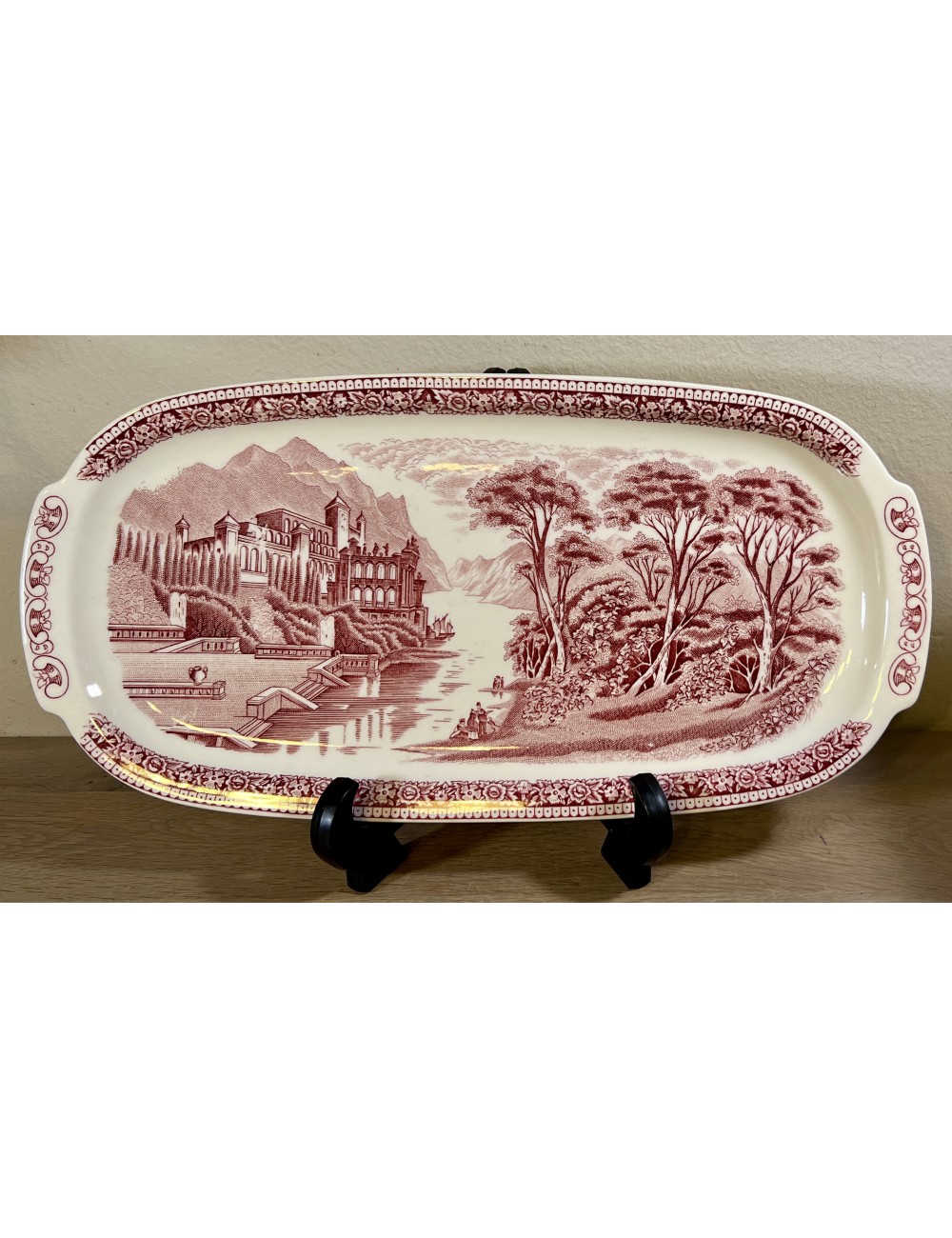 Cake dish / Cake plate - Royal Sphinx/Regout - décor OLD ENGLAND - CAMBRIDGE executed in red