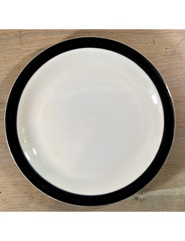 Dinerbord / Eetbord - Ceramique Maastricht - décor van een crème/wit binnendeel met een zwarte rand