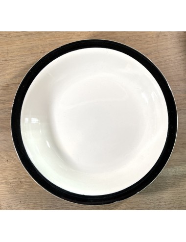 Diep bord / Soepbord / Pastabord - Ceramique Maastricht - décor van een crème/wit binnendeel met een zwarte rand
