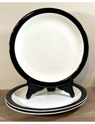 Breakfast plate / Dessert plate - Ceramique Maastricht - décor of a cream/white inner part with a black border