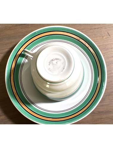 Kop en schotel - Societe Ceramique Maestricht - décor in groene bewerking met lusterfilet